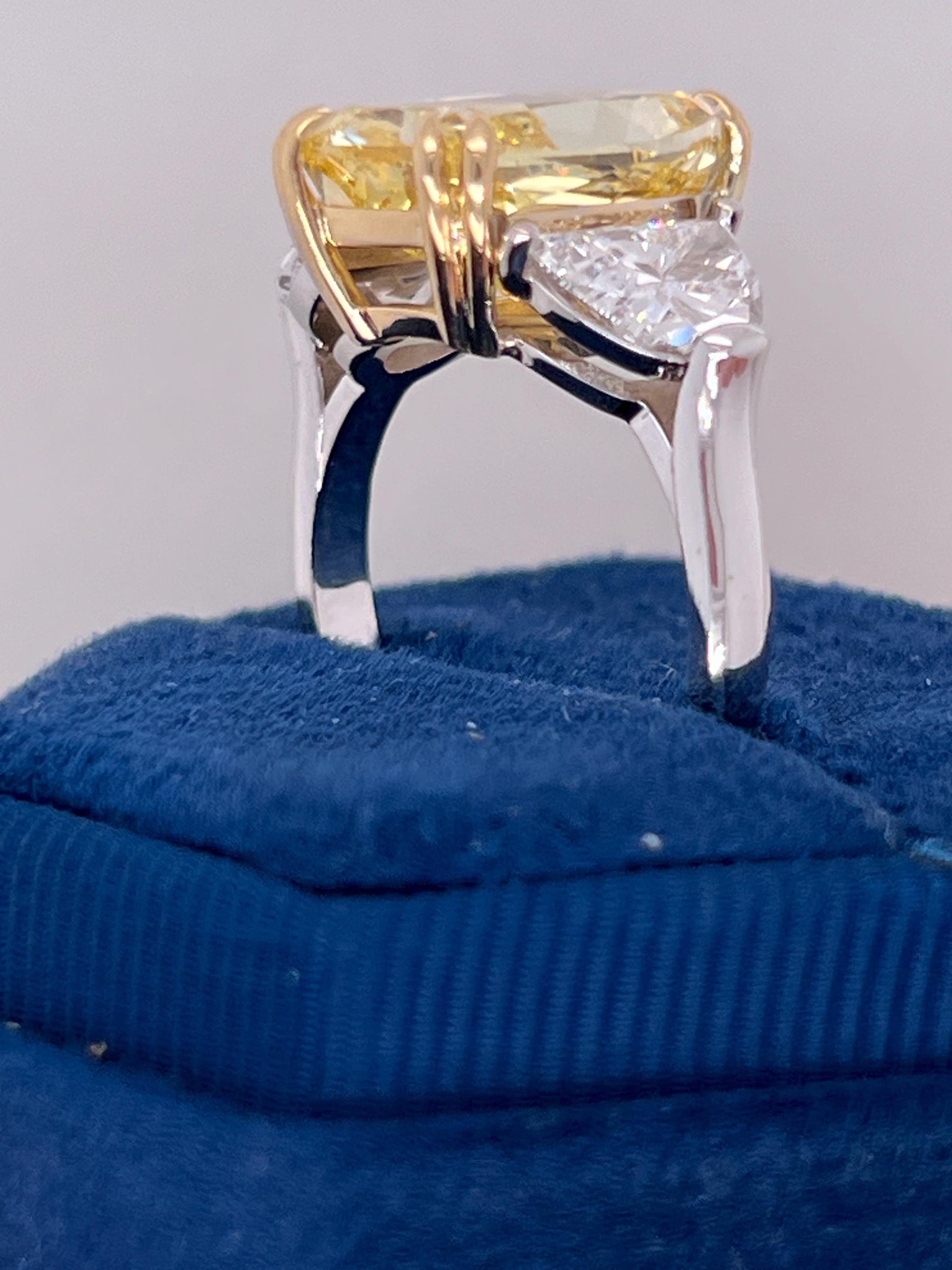 9.5 Carat Total Fancy Vivid Yellow VVS2 Cushion Cut Diamond Three Stone Half Moon Two Tone Engagement Ring