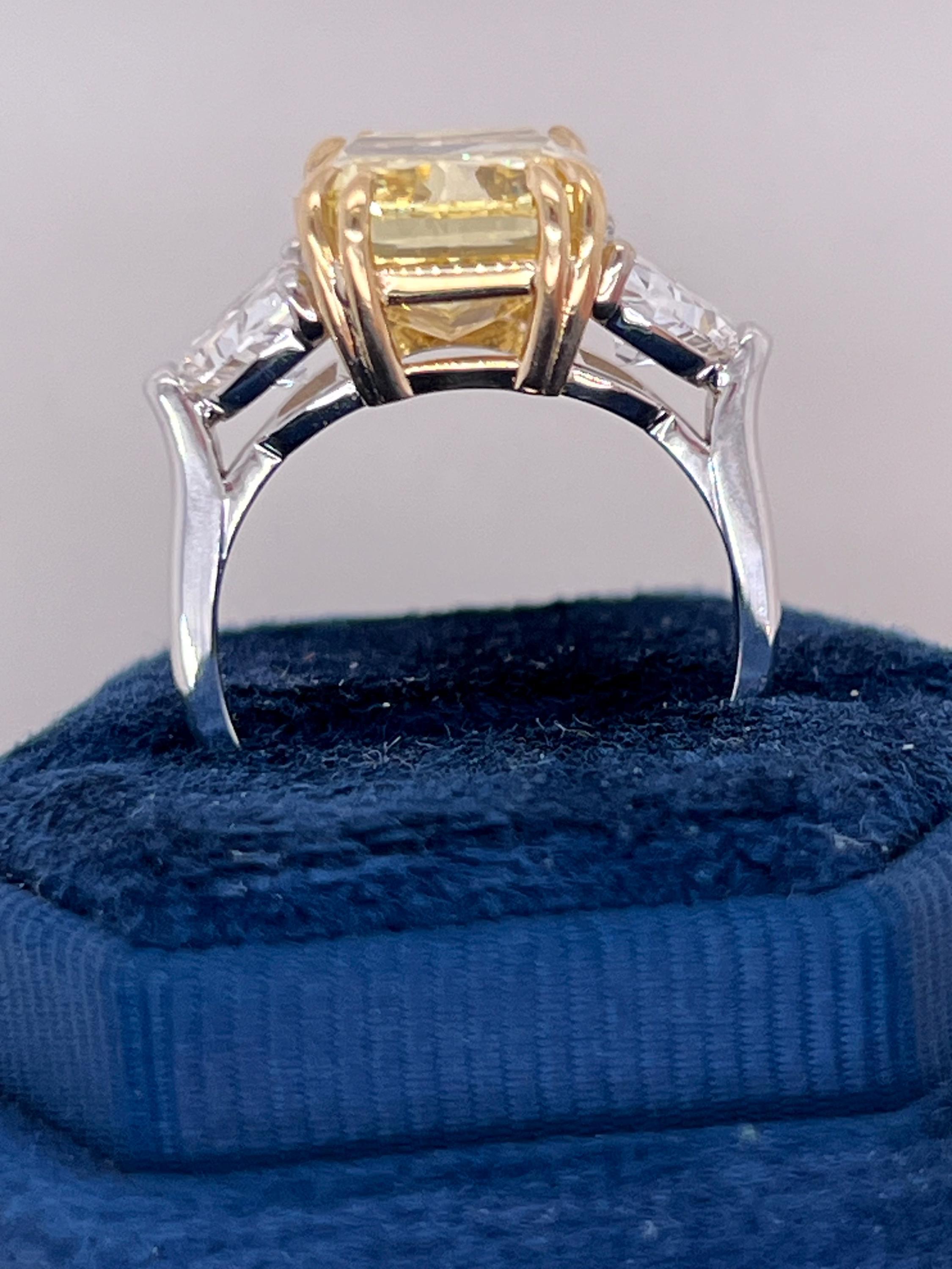 9.5 Carat Total Fancy Vivid Yellow VVS2 Cushion Cut Diamond Three Stone Half Moon Two Tone Engagement Ring