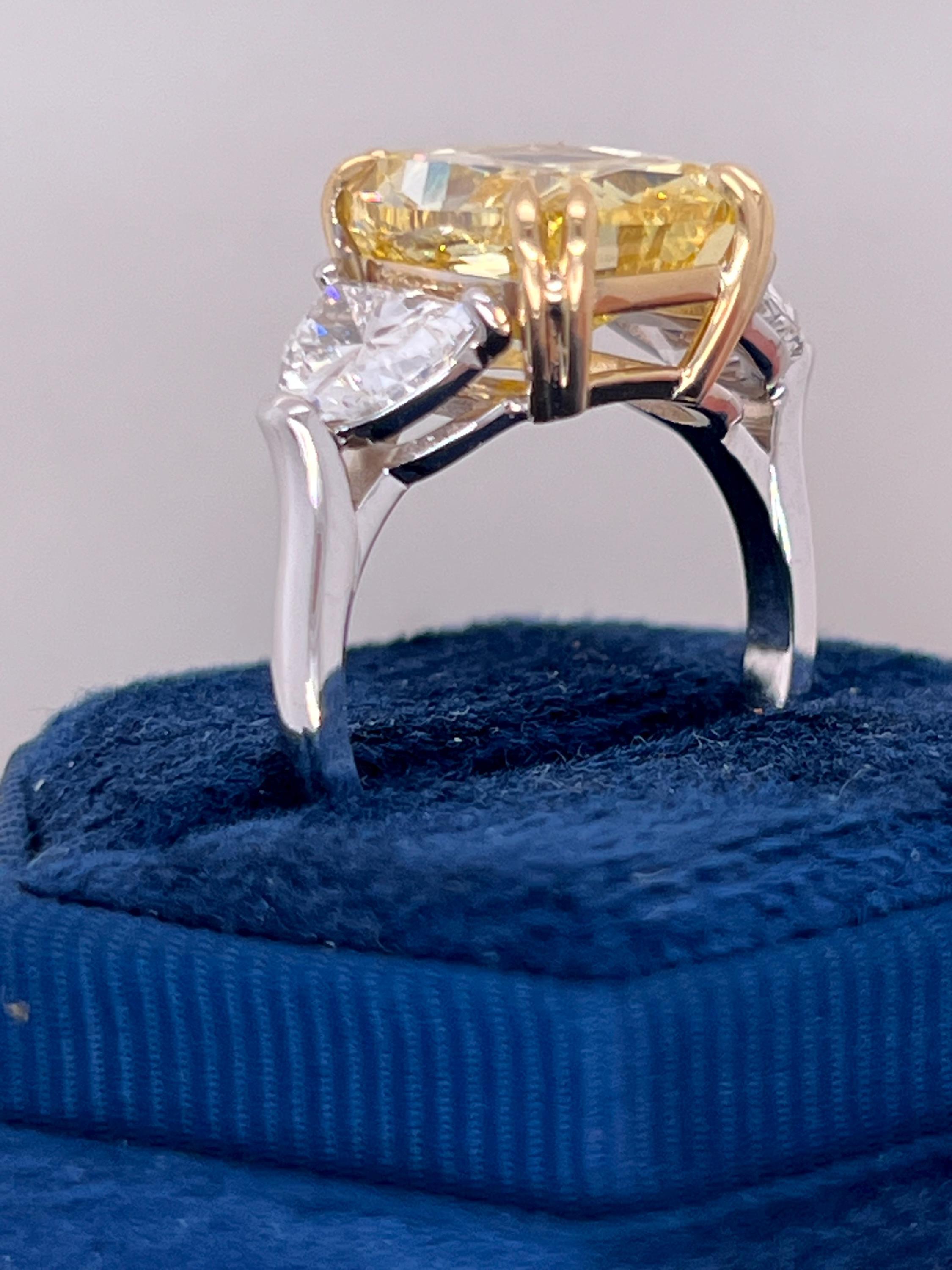 9.5 Carat Total Fancy Vivid Yellow VVS2 Cushion Cut Diamond Three Stone Half Moon Two Tone Engagement Ring