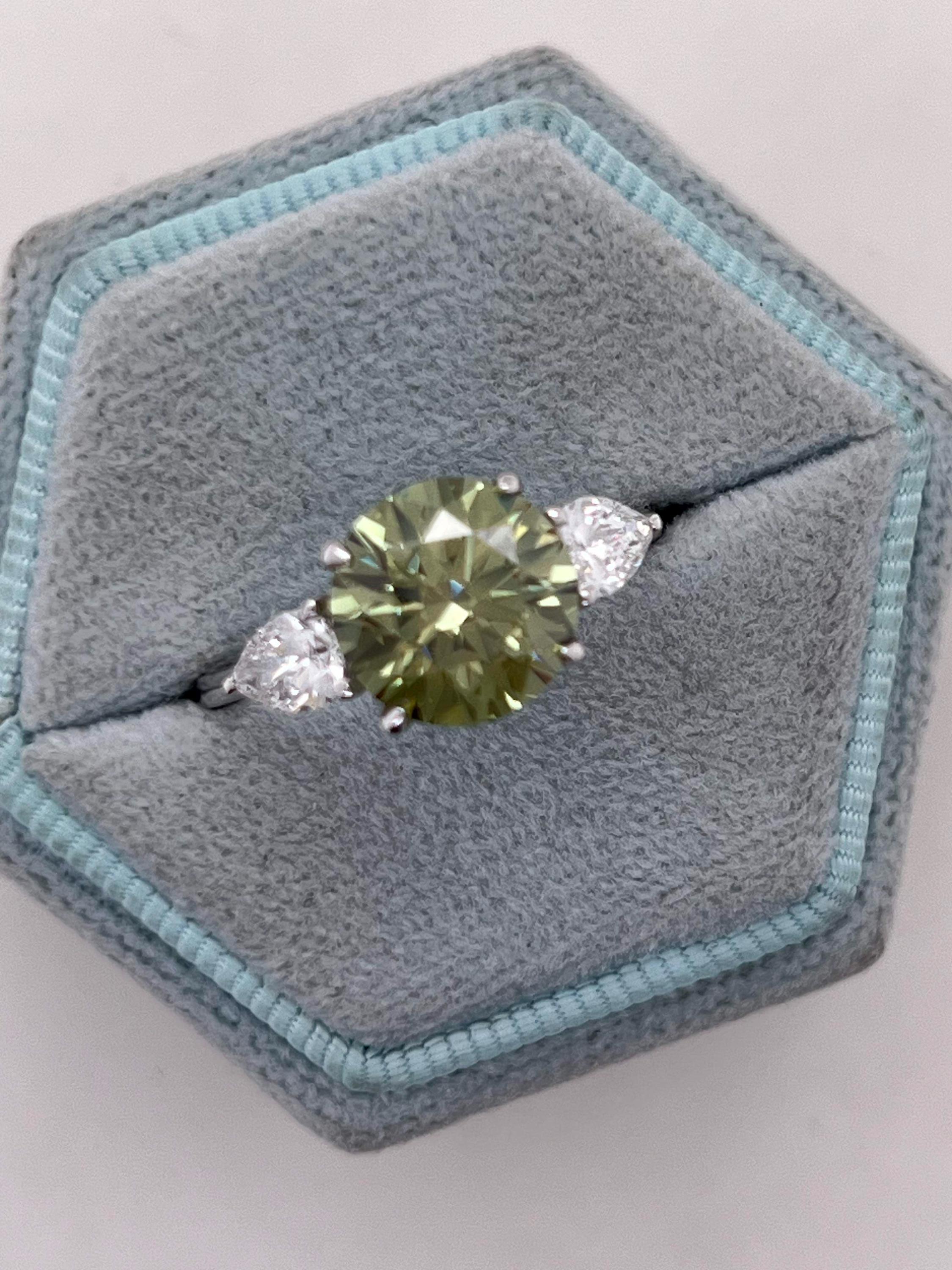 3.5 Carat Fancy Vivid Green VVS1 Clarity Round Cut Diamond Three Stone Engagement Ring Side Pears